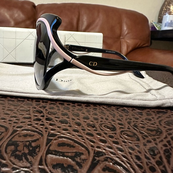 Christian Dior Paris, Butterfly Audacieuse 2, black and pink framed sunglasses - Picture 5 of 10